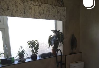 Freestanding bath with feature lighting